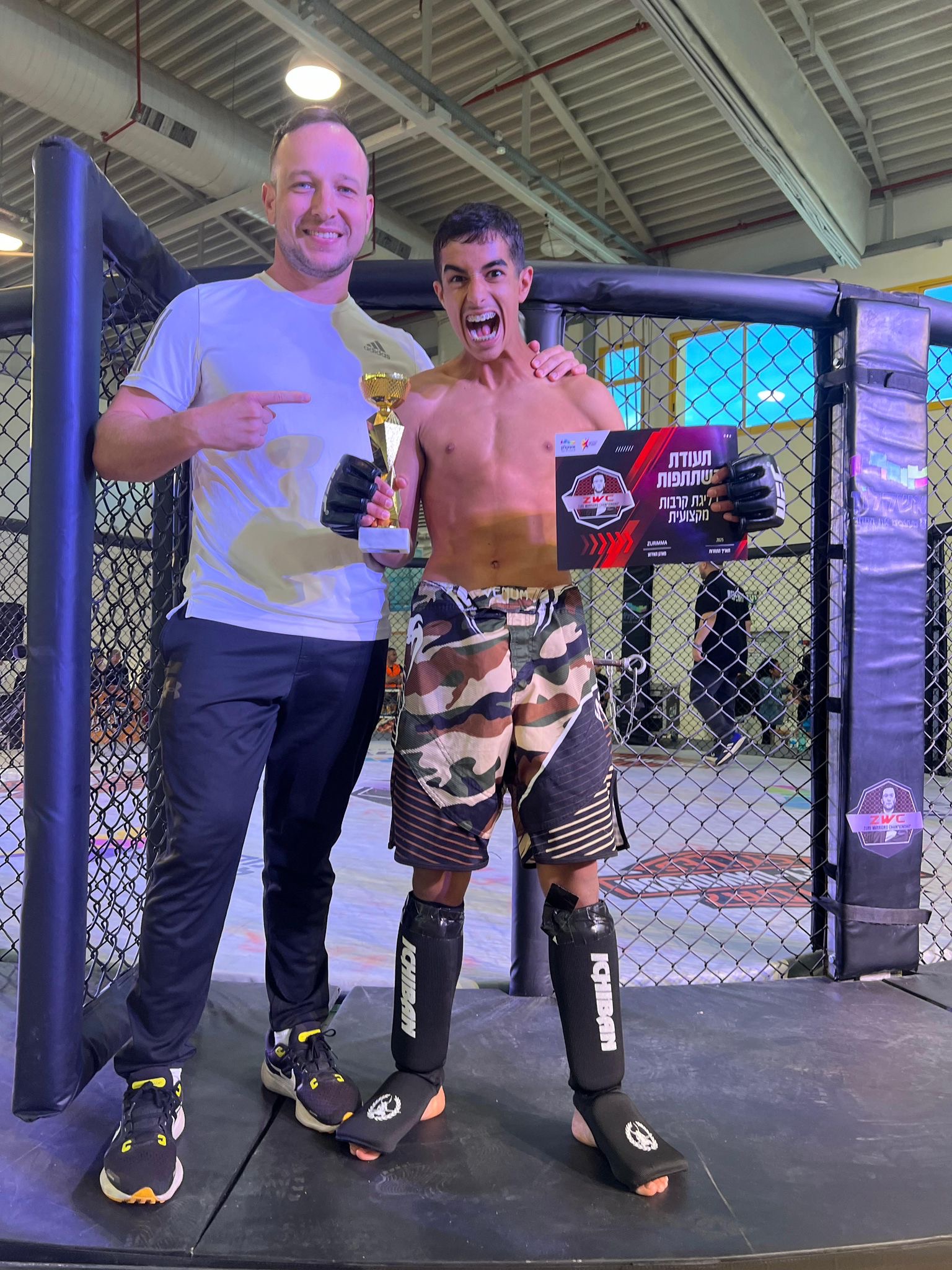 אפיק בן דוד לאחר ניצחון בקרב MMA בכלוב